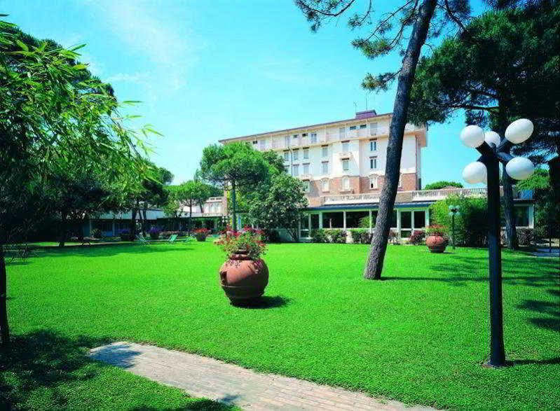 Villa Regina - MarePineta Resort Milano Marittima Esterno foto